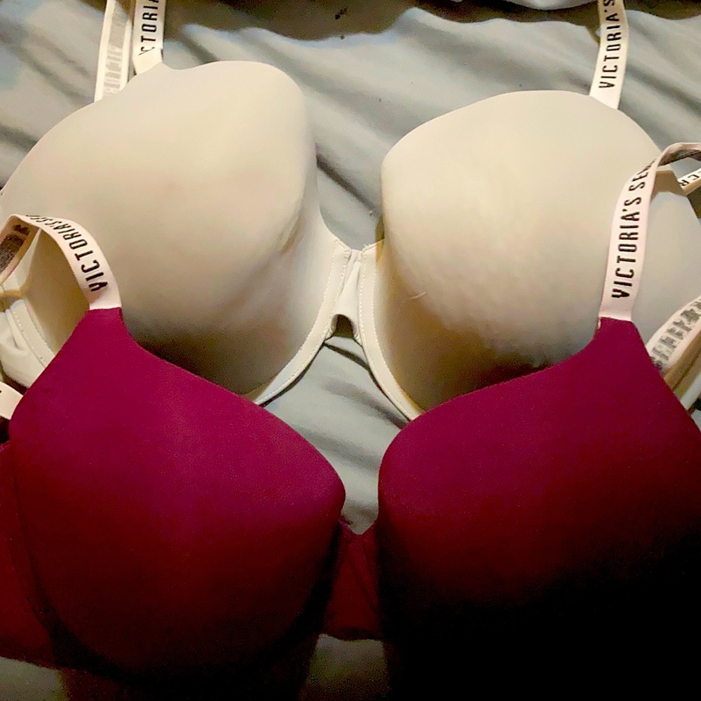 Victoria Secret 2 bras 38DDD